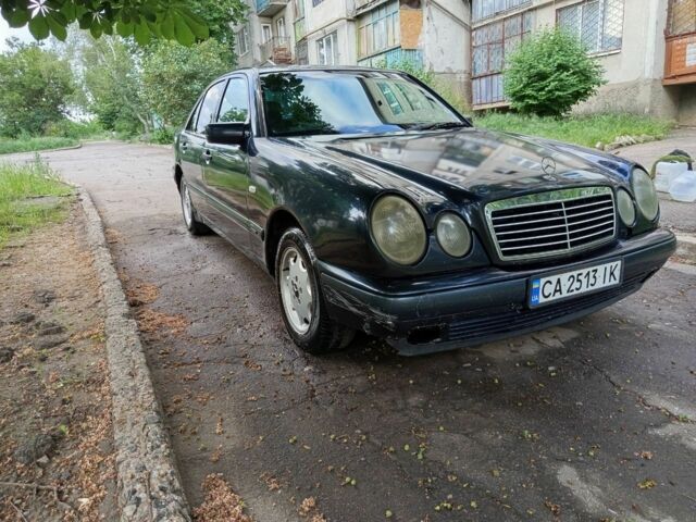Синій Мерседес Е-Клас, об'ємом двигуна 2.2 л та пробігом 400 тис. км за 3900 $, фото 2 на Automoto.ua