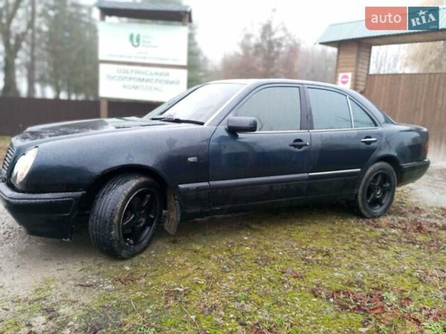 Синій Мерседес Е-Клас, об'ємом двигуна 2 л та пробігом 250 тис. км за 2250 $, фото 6 на Automoto.ua