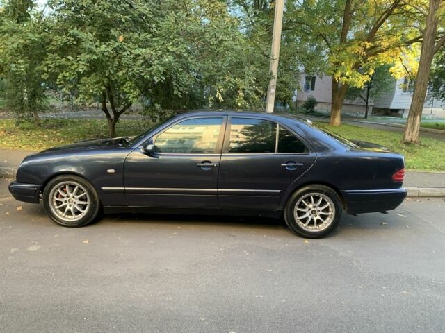 Мерседес Е-Класс 1998 в Одессе на Automoto.ua Синий Мерседес Е-Класс, объемом двигателя 2.8 л и пробегом 273 тыс. км за 2750 $, фото 1 на Automoto.ua