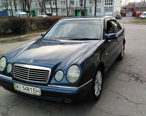 Синий Мерседес Е-Класс, объемом двигателя 2.8 л и пробегом 515 тыс. км за 4200 $, фото 3 на Automoto.ua