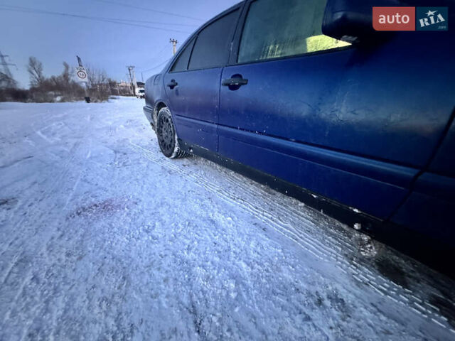 Синій Мерседес Е-Клас, об'ємом двигуна 2.3 л та пробігом 357 тис. км за 2700 $, фото 7 на Automoto.ua