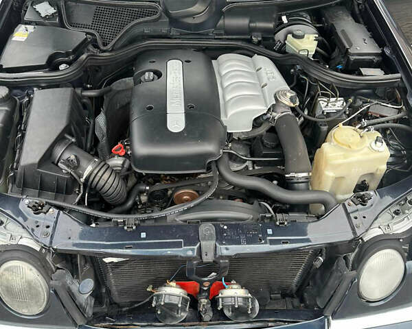 Синий Мерседес Е-Класс, объемом двигателя 2.2 л и пробегом 388 тыс. км за 4950 $, фото 18 на Automoto.ua