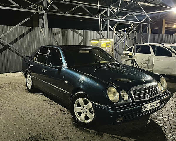 Синій Мерседес Е-Клас, об'ємом двигуна 2.8 л та пробігом 381 тис. км за 3300 $, фото 4 на Automoto.ua