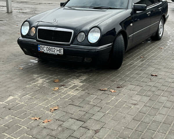 Синий Мерседес Е-Класс, объемом двигателя 2 л и пробегом 200 тыс. км за 3600 $, фото 1 на Automoto.ua