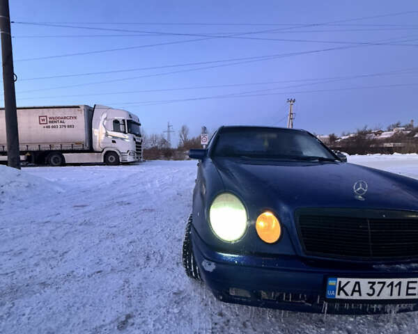 Синій Мерседес Е-Клас, об'ємом двигуна 2.3 л та пробігом 357 тис. км за 2700 $, фото 1 на Automoto.ua