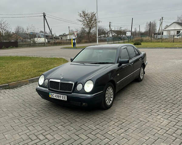 Синий Мерседес Е-Класс, объемом двигателя 2.2 л и пробегом 388 тыс. км за 4950 $, фото 9 на Automoto.ua