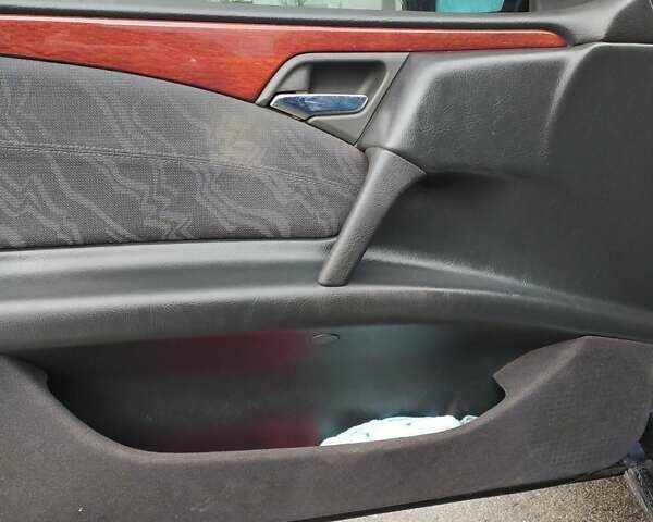 Синий Мерседес Е-Класс, объемом двигателя 2.15 л и пробегом 255 тыс. км за 4999 $, фото 15 на Automoto.ua
