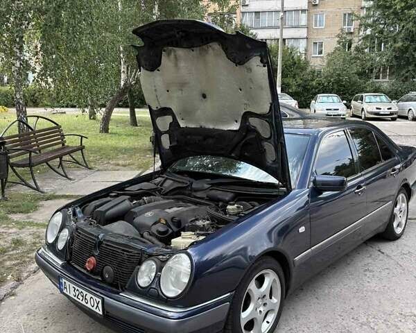 Синий Мерседес Е-Класс, объемом двигателя 2.4 л и пробегом 423 тыс. км за 3900 $, фото 6 на Automoto.ua
