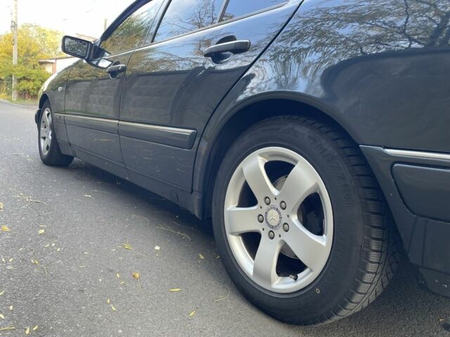 Мерседес Е-Класс 1998 в Овидиополе на Automoto.ua Синий Мерседес Е-Класс, объемом двигателя 2.4 л и пробегом 333 тыс. км за 3300 $, фото 10 на Automoto.ua