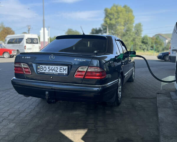 Синій Мерседес Е-Клас, об'ємом двигуна 2.8 л та пробігом 381 тис. км за 3300 $, фото 5 на Automoto.ua