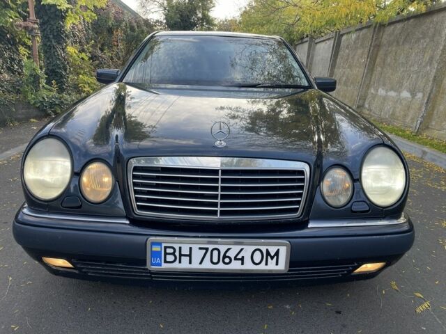 Мерседес Е-Класс 1998 в Овидиополе на Automoto.ua Синий Мерседес Е-Класс, объемом двигателя 2.4 л и пробегом 333 тыс. км за 3300 $, фото 2 на Automoto.ua