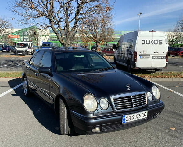 Синий Мерседес Е-Класс, объемом двигателя 2.4 л и пробегом 234 тыс. км за 3500 $, фото 7 на Automoto.ua