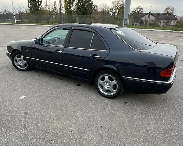 Мерседес Е-Класс 1998 в Харькове на Automoto.ua Синий Мерседес Е-Класс, объемом двигателя 2.5 л и пробегом 225 тыс. км за 3900 $, фото 8 на Automoto.ua