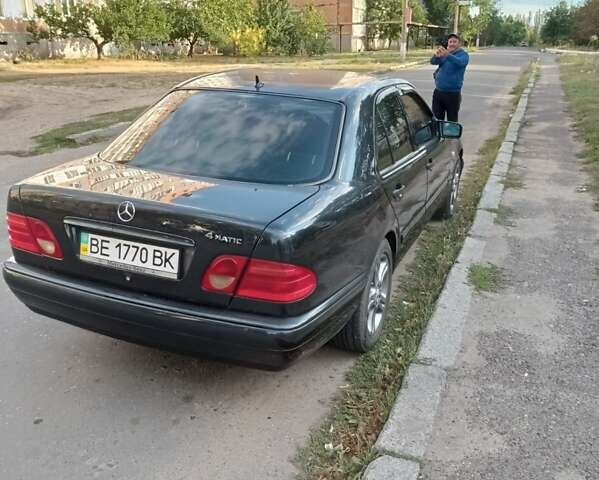 Синий Мерседес Е-Класс, объемом двигателя 2.8 л и пробегом 370 тыс. км за 4500 $, фото 10 на Automoto.ua