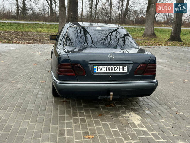 Синий Мерседес Е-Класс, объемом двигателя 2 л и пробегом 200 тыс. км за 3600 $, фото 5 на Automoto.ua