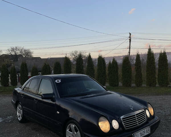 Мерседес Е-Класс 1998 в Черновцах на Automoto.ua Синий Мерседес Е-Класс, объемом двигателя 2 л и пробегом 300 тыс. км за 2750 $, фото 1 на Automoto.ua