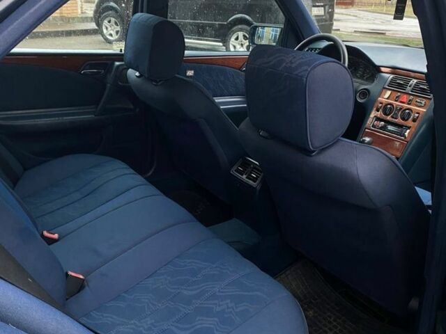 Синий Мерседес Е-Класс, объемом двигателя 2 л и пробегом 472 тыс. км за 2850 $, фото 7 на Automoto.ua