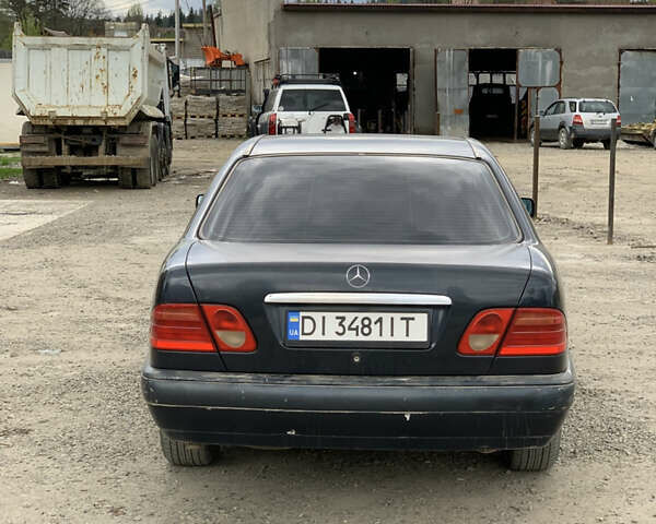 Синий Мерседес Е-Класс, объемом двигателя 2 л и пробегом 322 тыс. км за 2850 $, фото 11 на Automoto.ua