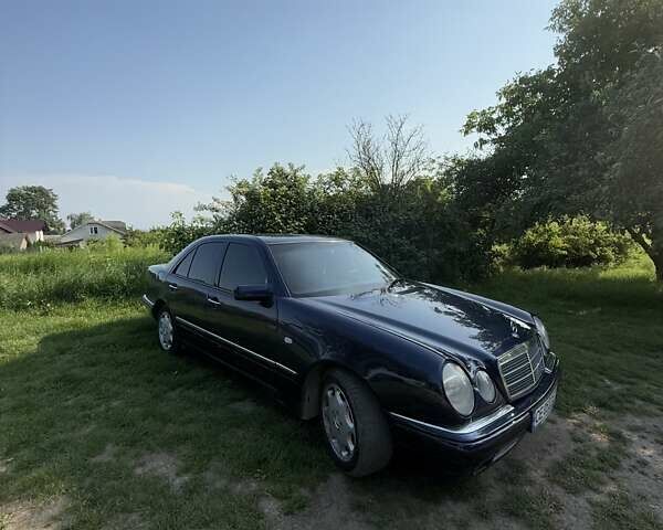 Синий Мерседес Е-Класс, объемом двигателя 2 л и пробегом 395 тыс. км за 3000 $, фото 3 на Automoto.ua