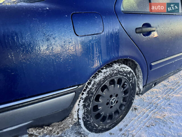 Синій Мерседес Е-Клас, об'ємом двигуна 2.3 л та пробігом 357 тис. км за 2700 $, фото 11 на Automoto.ua