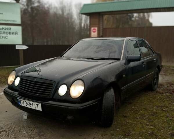 Синій Мерседес Е-Клас, об'ємом двигуна 2 л та пробігом 250 тис. км за 2250 $, фото 2 на Automoto.ua