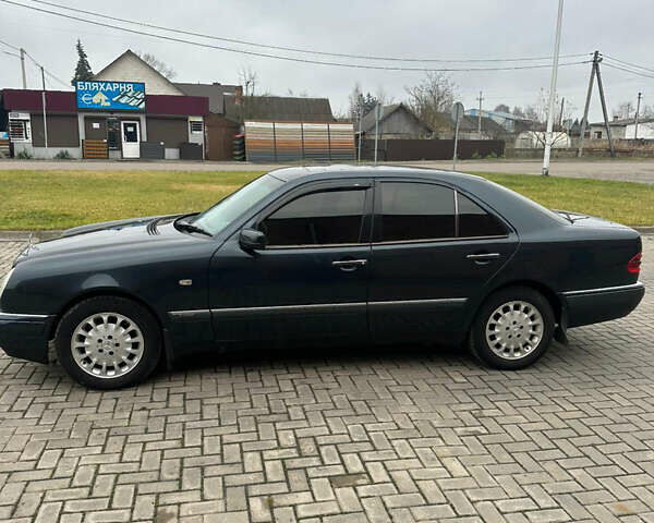 Синий Мерседес Е-Класс, объемом двигателя 2.2 л и пробегом 388 тыс. км за 4950 $, фото 13 на Automoto.ua