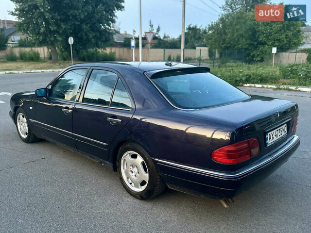 Синий Мерседес Е-Класс, объемом двигателя 3.2 л и пробегом 350 тыс. км за 3350 $, фото 1 на Automoto.ua