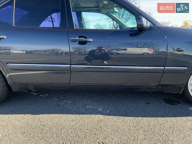 Синий Мерседес Е-Класс, объемом двигателя 2.4 л и пробегом 234 тыс. км за 3500 $, фото 13 на Automoto.ua