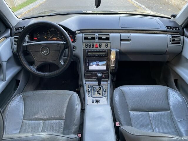 Мерседес Е-Класс 1998 в Овидиополе на Automoto.ua Синий Мерседес Е-Класс, объемом двигателя 2.4 л и пробегом 333 тыс. км за 3300 $, фото 13 на Automoto.ua