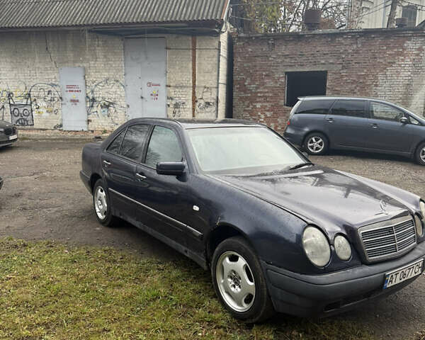 Синій Мерседес Е-Клас, об'ємом двигуна 2.8 л та пробігом 100 тис. км за 2350 $, фото 1 на Automoto.ua