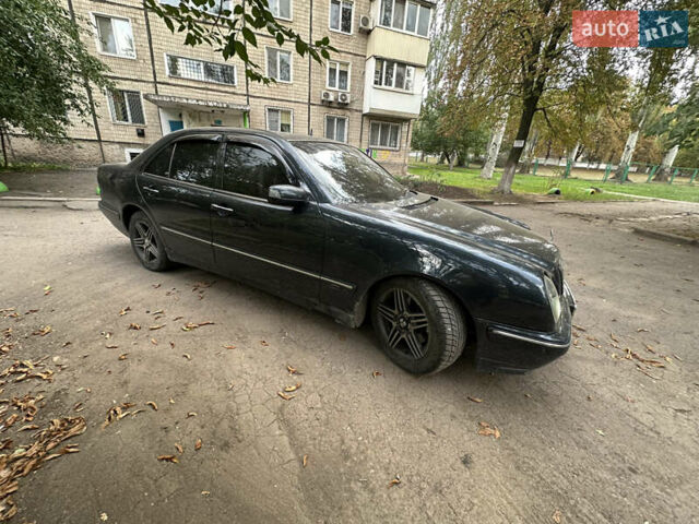 Синий Мерседес Е-Класс, объемом двигателя 3.23 л и пробегом 438 тыс. км за 5500 $, фото 4 на Automoto.ua