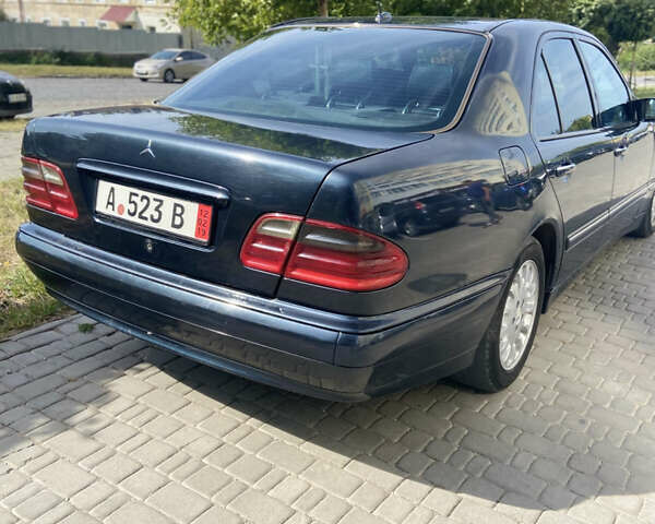 Синій Мерседес Е-Клас, об'ємом двигуна 3.22 л та пробігом 534 тис. км за 3599 $, фото 3 на Automoto.ua