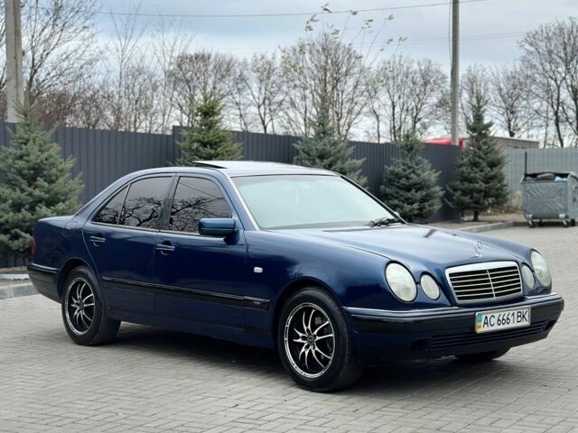 Синий Мерседес Е-Класс, объемом двигателя 2 л и пробегом 400 тыс. км за 3800 $, фото 2 на Automoto.ua