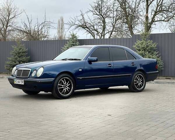Синій Мерседес Е-Клас, об'ємом двигуна 2 л та пробігом 400 тис. км за 3800 $, фото 3 на Automoto.ua