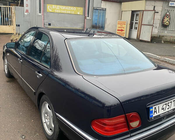 Синий Мерседес Е-Класс, объемом двигателя 2.4 л и пробегом 302 тыс. км за 3700 $, фото 11 на Automoto.ua