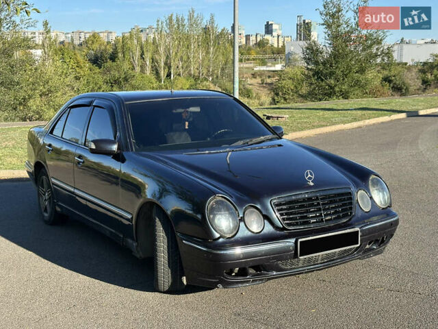 Синій Мерседес Е-Клас, об'ємом двигуна 3.23 л та пробігом 438 тис. км за 3999 $, фото 19 на Automoto.ua