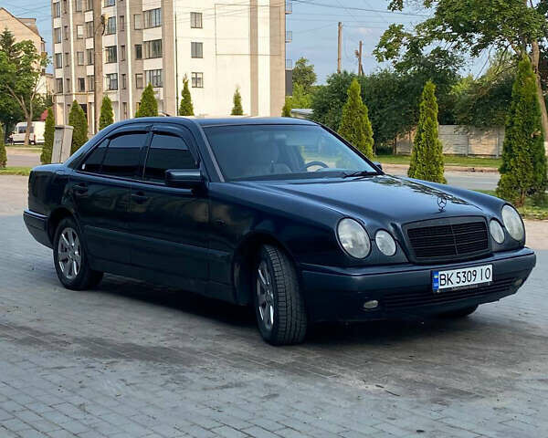 Синій Мерседес Е-Клас, об'ємом двигуна 2.2 л та пробігом 410 тис. км за 3799 $, фото 2 на Automoto.ua