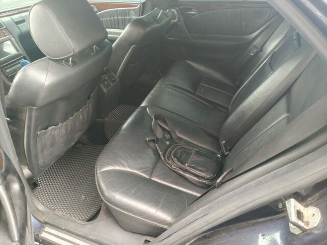 Синій Мерседес Е-Клас, об'ємом двигуна 3.2 л та пробігом 2 тис. км за 3650 $, фото 5 на Automoto.ua