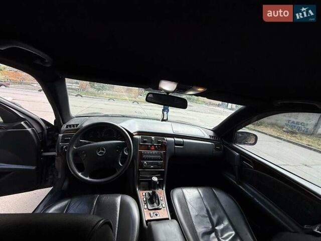 Мерседес Е-Класс 1999 в Синельниковом на Automoto.ua Синий Мерседес Е-Класс, объемом двигателя 2.7 л и пробегом 496 тыс. км за 3300 $, фото 5 на Automoto.ua