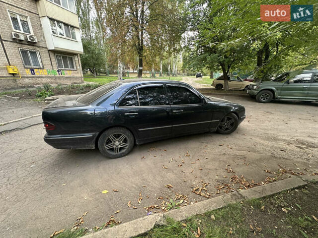 Синий Мерседес Е-Класс, объемом двигателя 3.23 л и пробегом 438 тыс. км за 5500 $, фото 5 на Automoto.ua