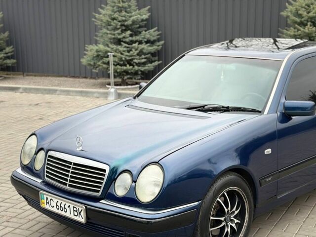 Синий Мерседес Е-Класс, объемом двигателя 2 л и пробегом 400 тыс. км за 3800 $, фото 1 на Automoto.ua