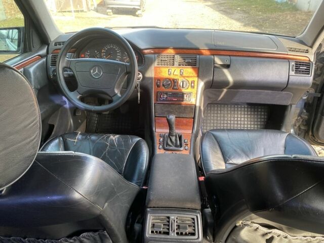 Синій Мерседес Е-Клас, об'ємом двигуна 2.2 л та пробігом 350 тис. км за 2250 $, фото 6 на Automoto.ua