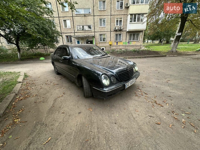 Синий Мерседес Е-Класс, объемом двигателя 3.23 л и пробегом 438 тыс. км за 5500 $, фото 2 на Automoto.ua