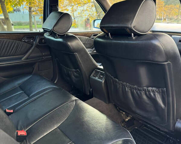 Синий Мерседес Е-Класс, объемом двигателя 3.22 л и пробегом 540 тыс. км за 3199 $, фото 6 на Automoto.ua