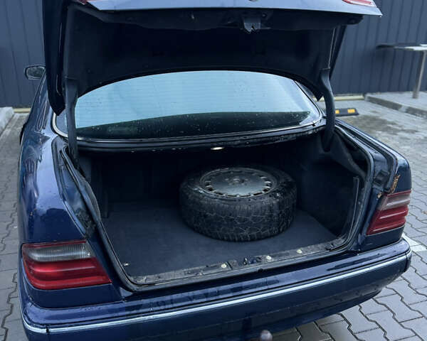 Синій Мерседес Е-Клас, об'ємом двигуна 2.4 л та пробігом 381 тис. км за 3000 $, фото 5 на Automoto.ua