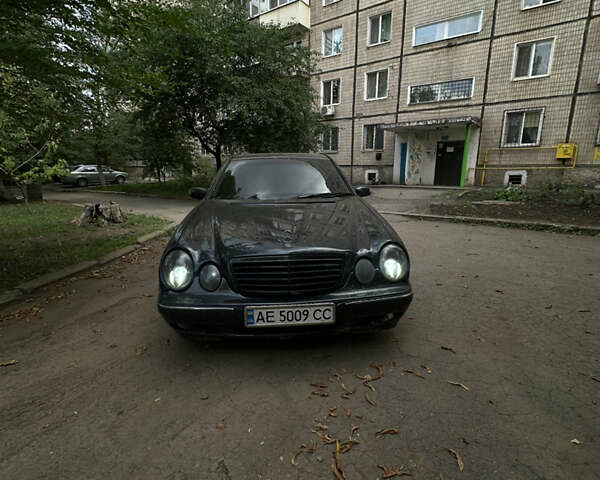 Синий Мерседес Е-Класс, объемом двигателя 3.23 л и пробегом 438 тыс. км за 5500 $, фото 1 на Automoto.ua