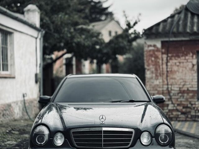 Синий Мерседес Е-Класс, объемом двигателя 2.2 л и пробегом 300 тыс. км за 2600 $, фото 2 на Automoto.ua