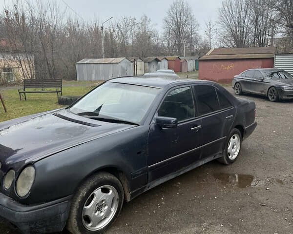 Синій Мерседес Е-Клас, об'ємом двигуна 2.8 л та пробігом 100 тис. км за 2350 $, фото 2 на Automoto.ua