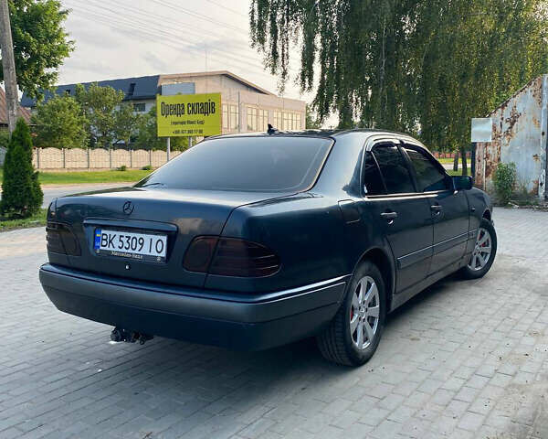 Синій Мерседес Е-Клас, об'ємом двигуна 2.2 л та пробігом 410 тис. км за 3799 $, фото 4 на Automoto.ua