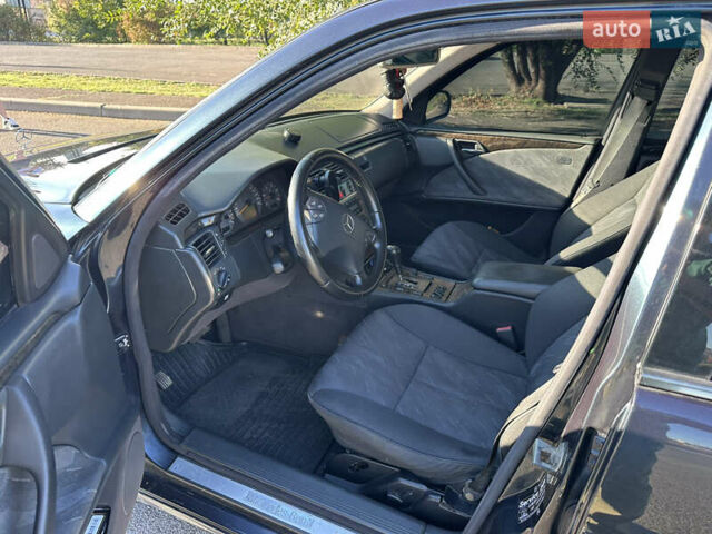 Синій Мерседес Е-Клас, об'ємом двигуна 3.23 л та пробігом 438 тис. км за 3999 $, фото 21 на Automoto.ua